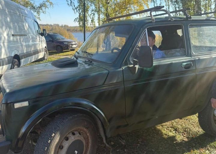 Педагоги и ученики Мамадыша передали автомобиль «Нива» бойцу с позывным «Опера»