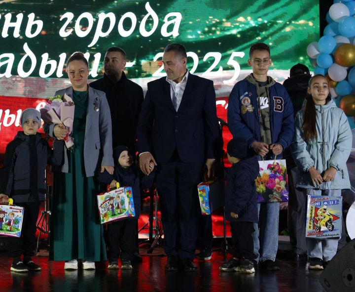 История Ильвиры Газизуллиной, для которой «многодетность» - это синоним счастья