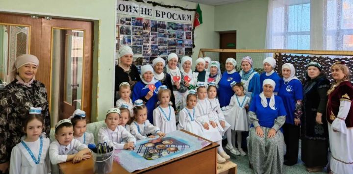 Малыши из детского сада № 10 «Милэшкэй» поздравили волонтёров