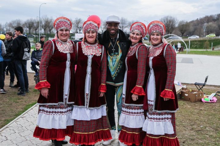 Участники фестиваля «Культурная мозаика Татарстана» устроили флешмоб в Мамадыше