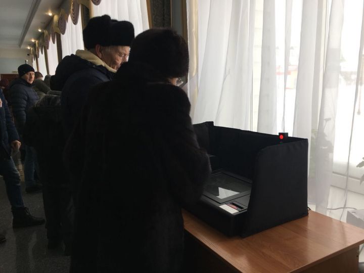 Во время выборов в Мамадыше используют электронные комплексы для голосования и обработки избирательных бюллетеней