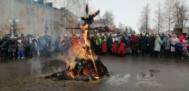 Мамадышта Май чабу бәйрәме карачкысын яндырдылар