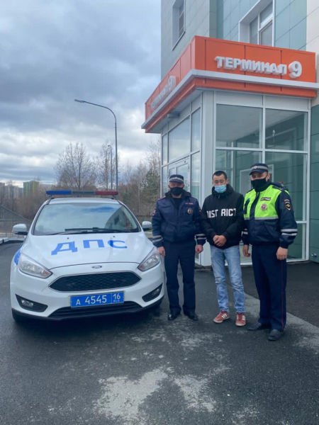 В Татарстане сотрудники ГИБДД помогли добраться до больницы женщине