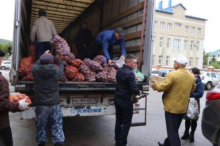 В Мамадыше проводили многотонную фуру с гуманитарной помощью