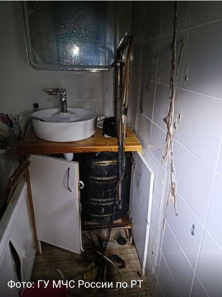 В Татарстане в многоквартирном доме взорвался самогонный аппарат
