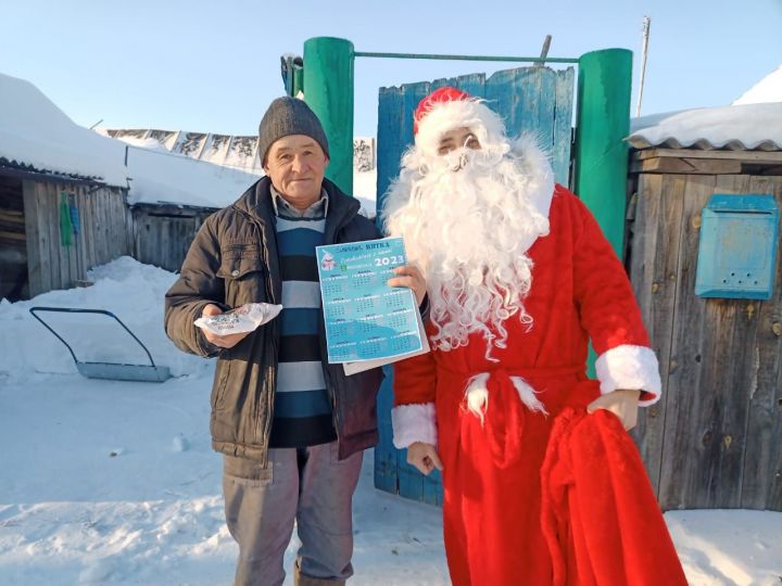 В гостях сам Дедушка Мороз: в Мамадышском районе подписчики районных газет получили подарки от редакции