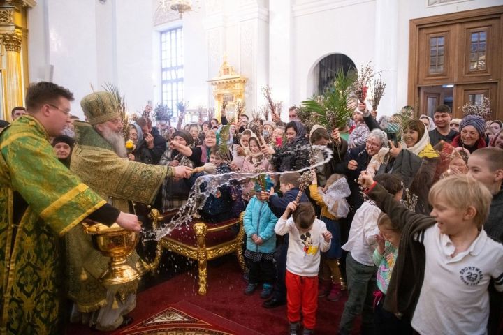 Воспитанников воскресной школы благословил митрополит Казанский и Татарстанский Кирилл
