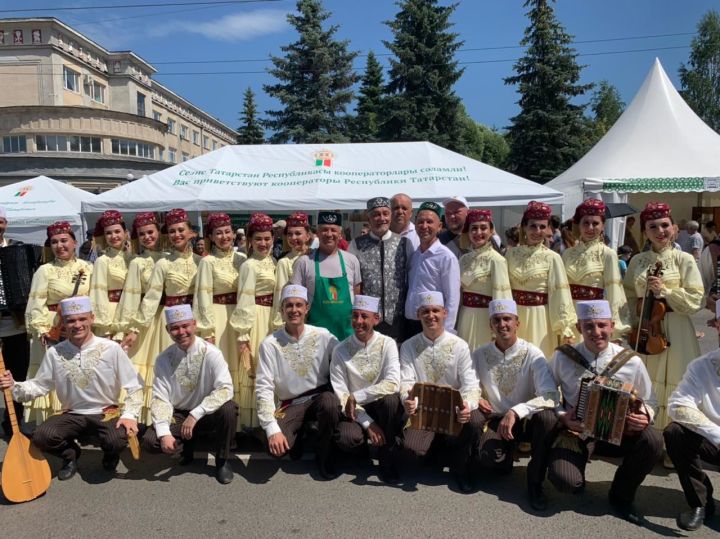 Мамадышцы накормили Президента Татарстана на Сабантуе в Новокузнецке