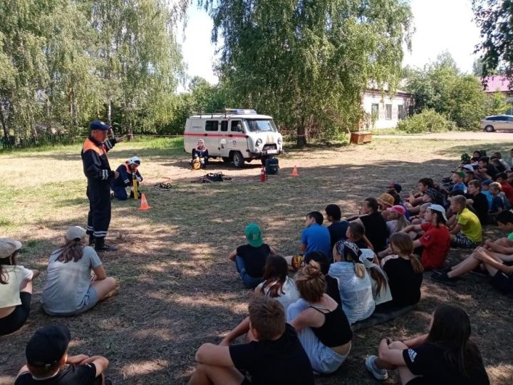 Мамадышские спасатели посетили лагерь «Молодая гвардия»