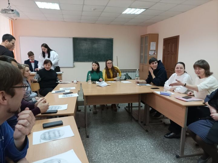 Студенты в роли преподавателей и игра в мафию: в Мамадышском политехническом колледже празднуют День студента