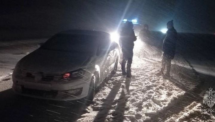 В Мамадышском районе спасли замерзающих на трассе автомобилистов