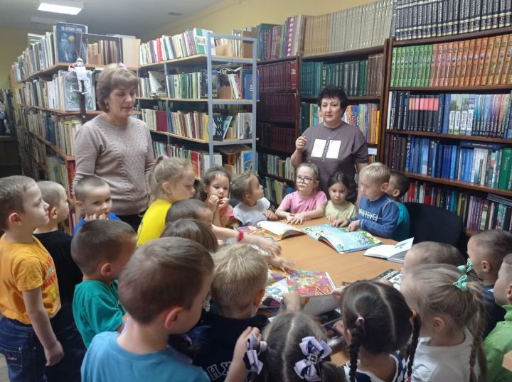 Мамадышским дошколятам рассказали, что такое «абонемент», «читальный зал» и «формуляр»