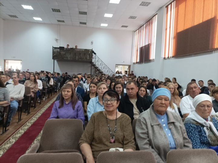 В Мамадышском политехническом колледже прошло чествование преподавателей, ветеранов образования