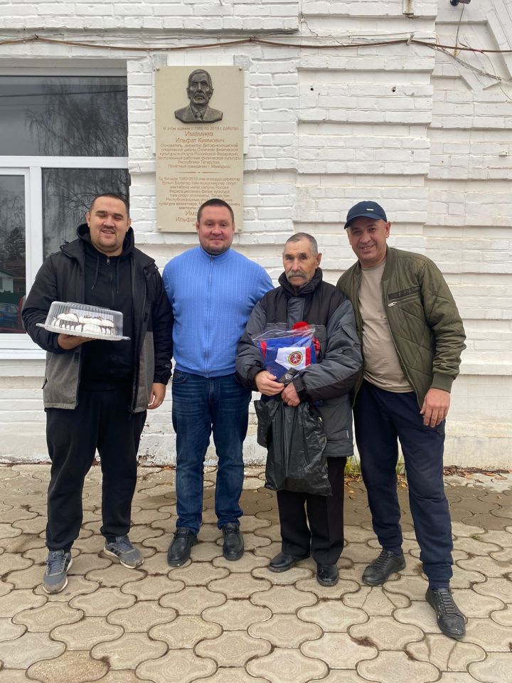 Мамадышского ветерана, отличника физической культуры и спорта поздравили с днем рождения