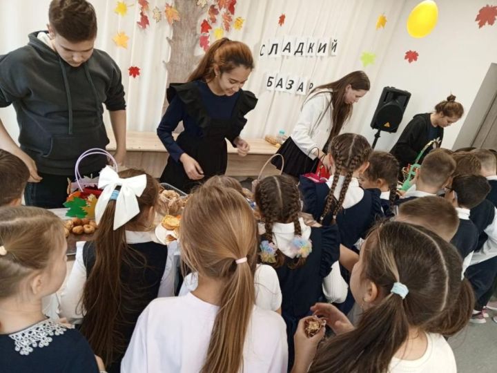 В центре образования лицей № 2 прошла благотворительная ярмарка «#Своих не бросаем»