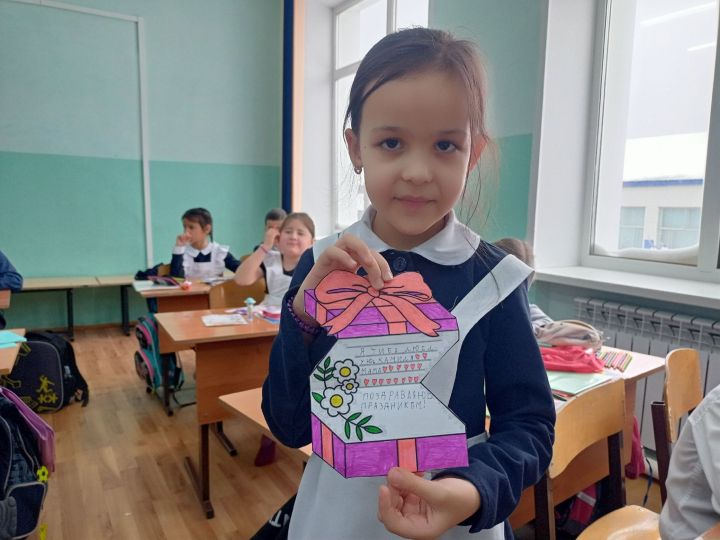 В Мамадышской школе организовали творческую мастерскую «Подарок для мамы»