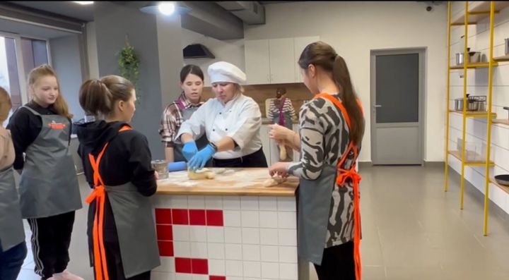 Мастер-класс по приготовлению блюд татарской национальной кухни прошел в молодежном центре