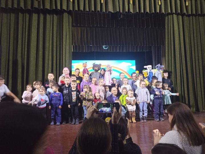 Спектакли для детей участников СВО показал мамадышский кукольный театр