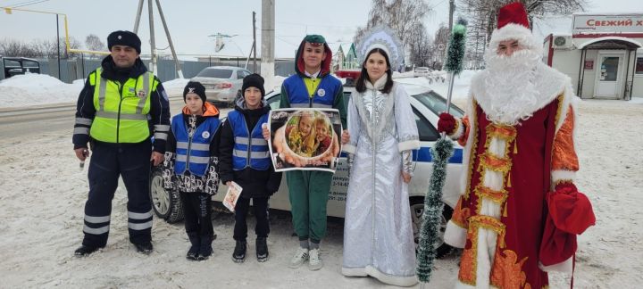 В Мамадыше прошла акция «Полицейский Дед Мороз»