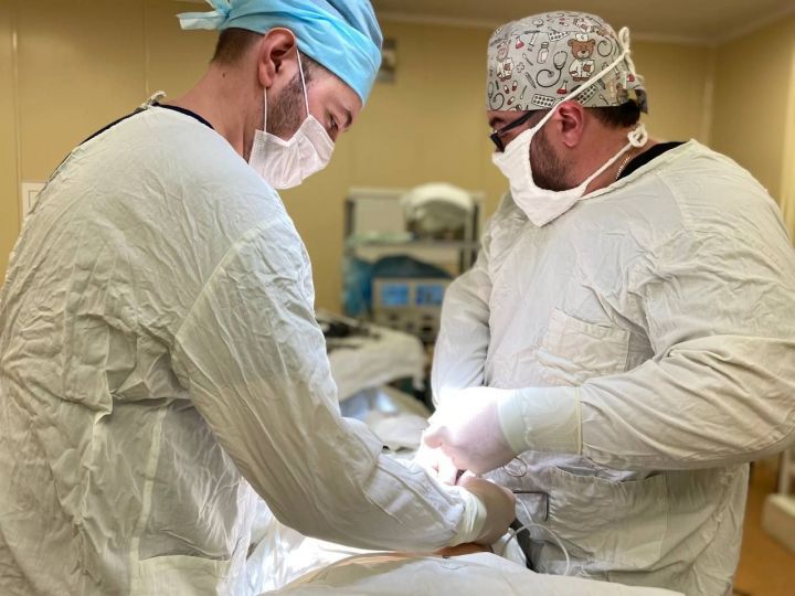 Мамадышские хирурги спасли пациента с опухолью толстой кишки