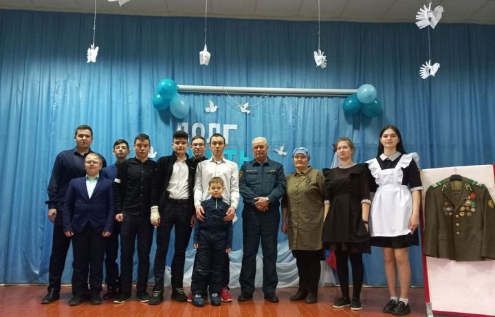Ветераны Афгана, участники СВО и именитые гости -  в Зверосовхозской школе проводятся «Классные встречи»