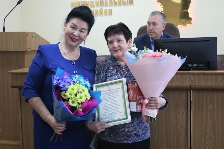 Алевтину Башкову наградили медалью главы Мамадышского муниципального района «За доблестный труд»