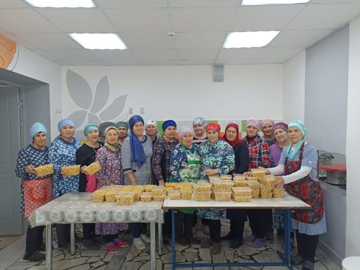 Жительницы Мамадышского района изготовили 65 килограмм чак-чака для бойцов СВО