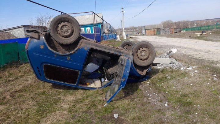 В Татарстане водитель легковушки погиб, врезавшись в опору ЛЭП