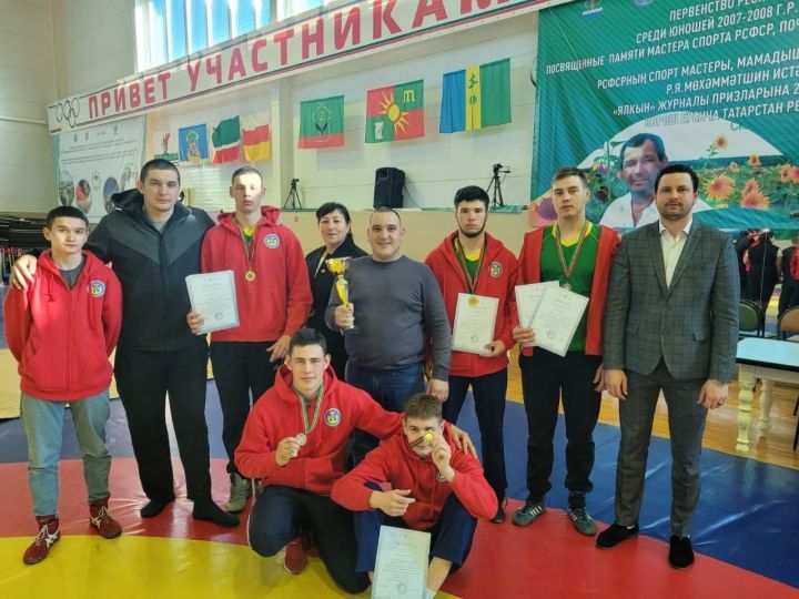 Мамадышские студенты стали победителями республиканских соревнований по национальной борьбе