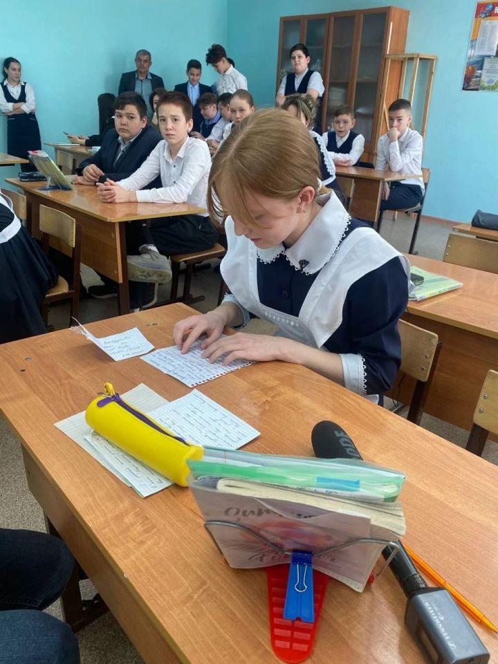 Мамадышской школьнице вручили ответное письмо от бойца СВО