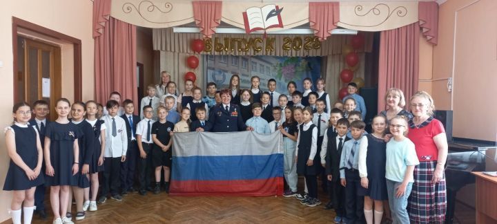 В Татарстан привезли российский флаг с места боев за освобождение Лисичанска