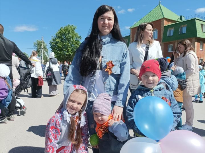 На параде в Мамадыше были гости из Елабуги, Высокой Горы, Арска