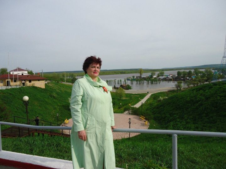 Она подняла три детских сада в Мамадыше и издала 40 сборников своих стихотворений