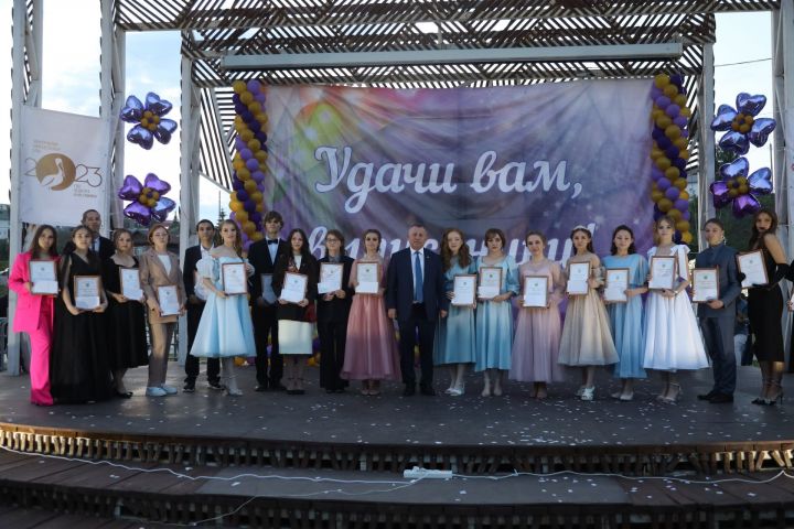 Стало известно количество медалистов среди мамадышских выпускников