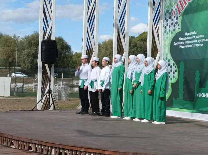 В сквере «Яшьлек» в эти минуты проходит конкурс среди мамадышских шакирдов