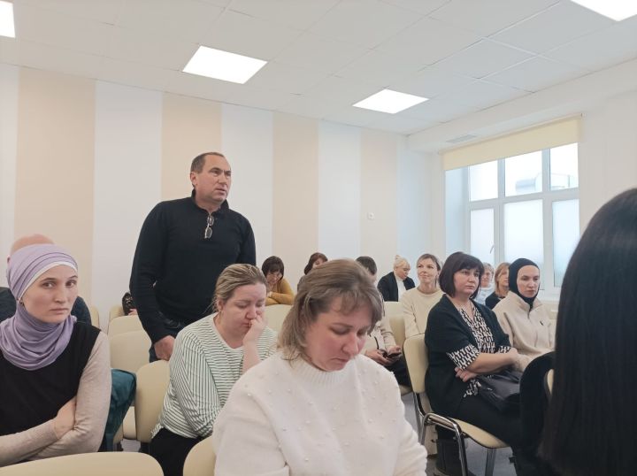 В Мамадышском Лицее №2 прошло общешкольное родительское собрание, где обсудили самые важные вопросы, касающиеся учебного процесса