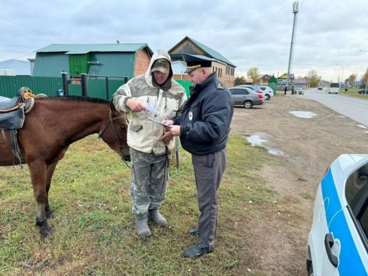 Сотрудники Гостехнадзора вручили уведомления лицам, не прошедшим технический осмотр