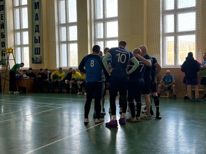 В Мамадыше состоялись соревнования по волейболу в рамках спартакиады среди муниципальных служащих
