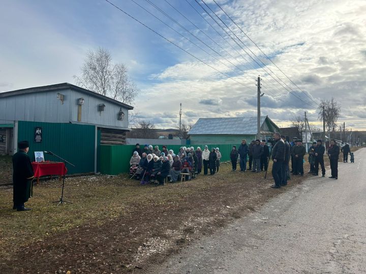 В Мамадышском районе открыли мемориальную доску в честь участника СВО