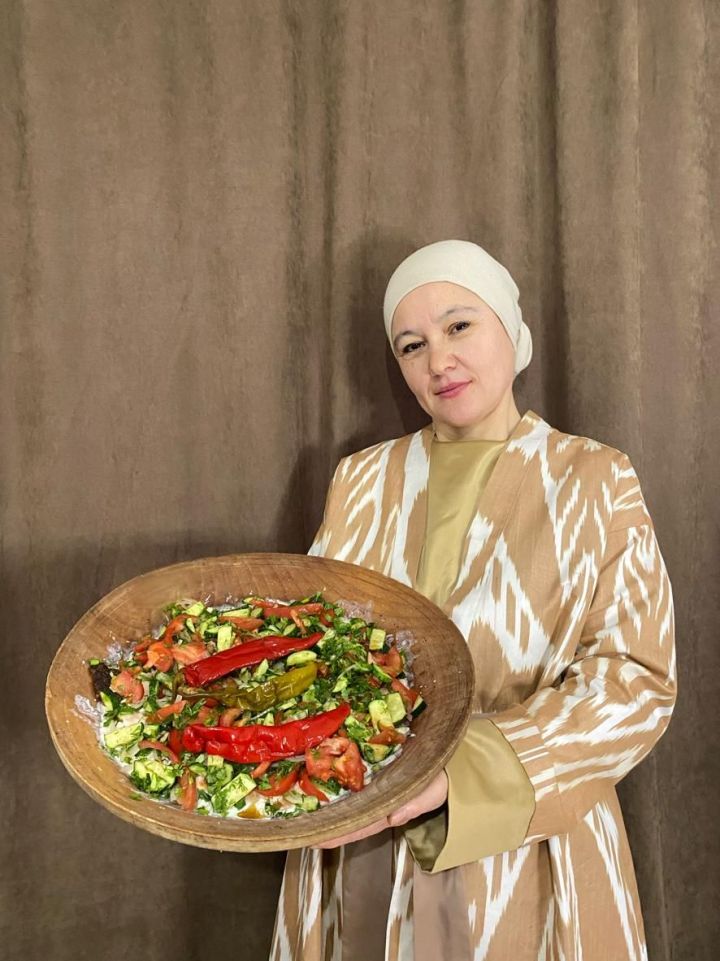 Дети едят за обе щеки