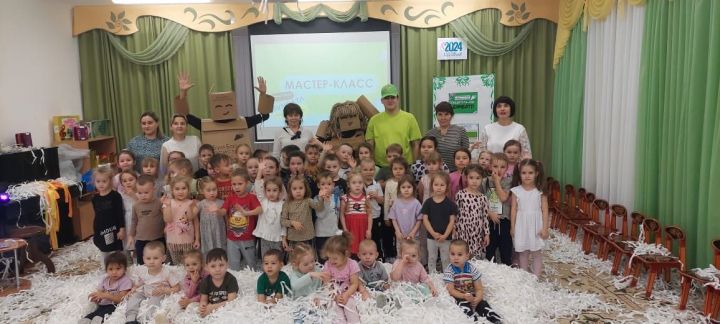 В детском саду «Бэлэкэч» состоялся «Бумажный праздник»