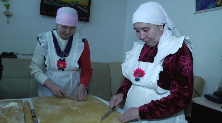 Жительницы из Куюк-Ерыксинского сельского поселения Мамадышского района изготовили чак-чак для бойцов СВО