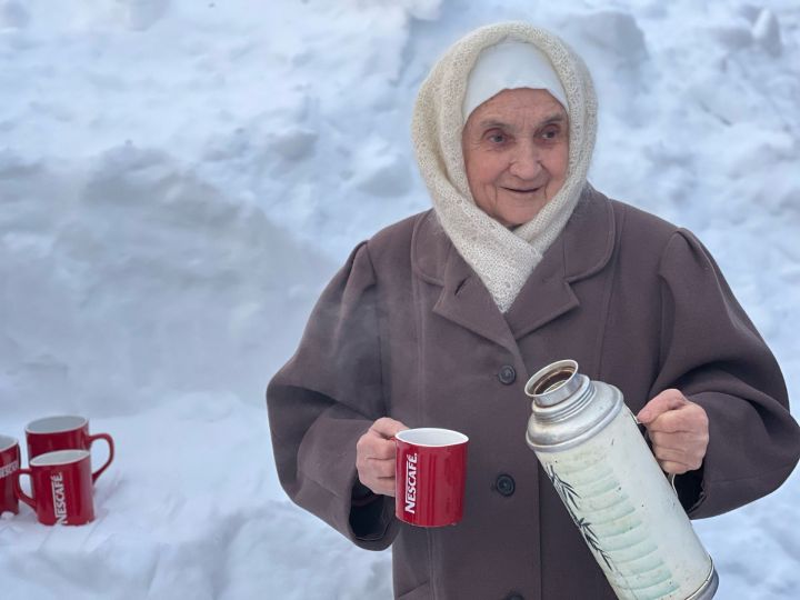 Мамадышские ребята очистили от снега территорию дома матери бойца СВО