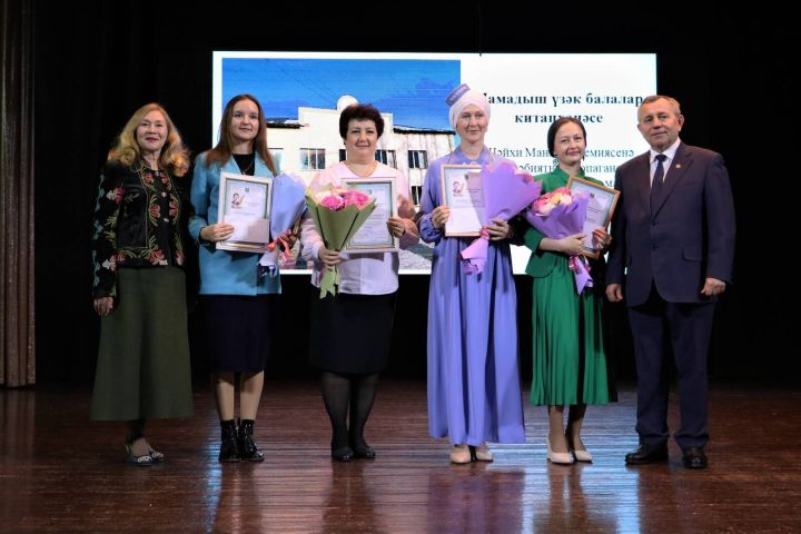 Три литературных деятеля удостоены премии имени Шайхи Маннура
