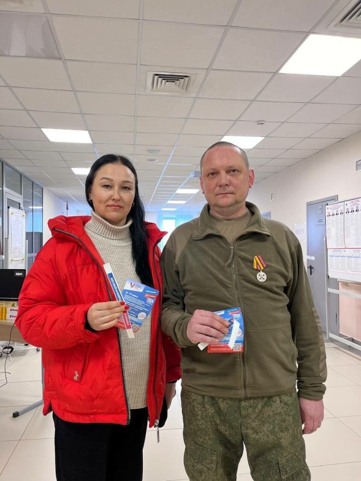 Участник СВО стал первым проголосовавшим на одном из избирательных участков Казани