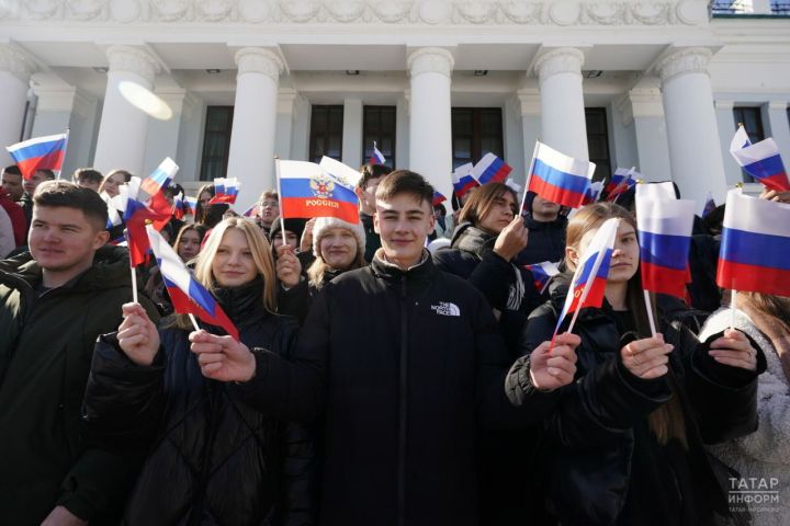В Казани прошел флешмоб к 10-летию воссоединения Крыма с Россией