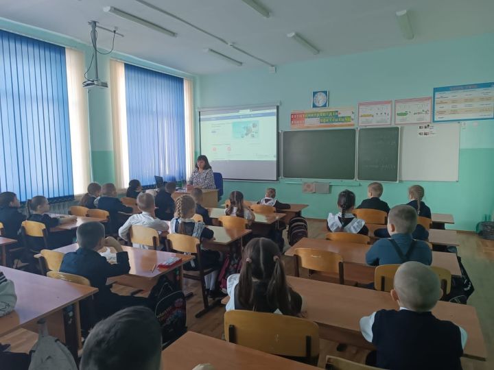 В школах Мамадыша прошли мероприятия, посвященные воссоединению Крыма с Россией