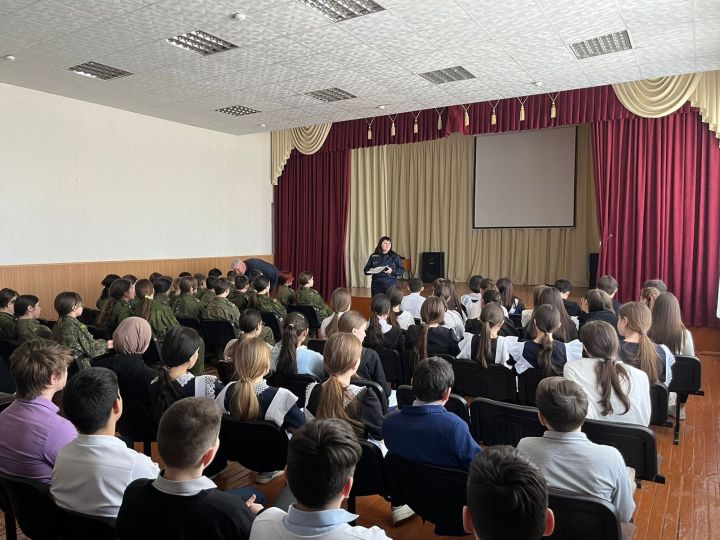 В городской школе №4 прошла встреча на тему прав, обязанностей несовершеннолетних, их безопасности