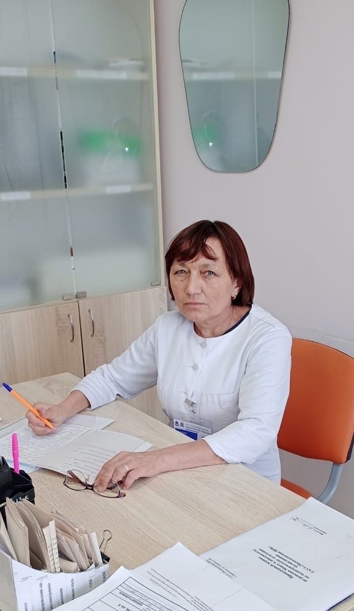 Мамадышская медсестра на страже здоровья маленьких пациентов 35 лет