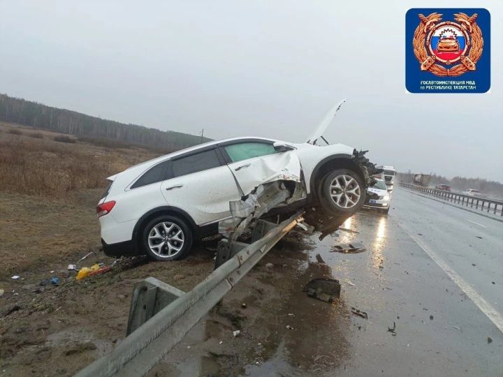 Влетел в ограждение и потерял ногу: на трассе М-7 произошло страшное ДТП